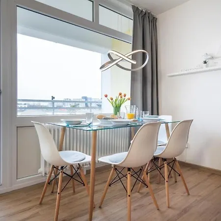 Strandhotel-heiligenhafen-wohnung-101-typ-iv-wasserblick Apartment *