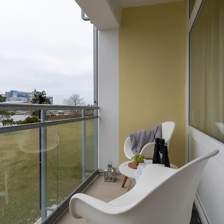 Strandhotel-heiligenhafen-wohnung-101-typ-iv-wasserblick Apartment Heiligenhafen