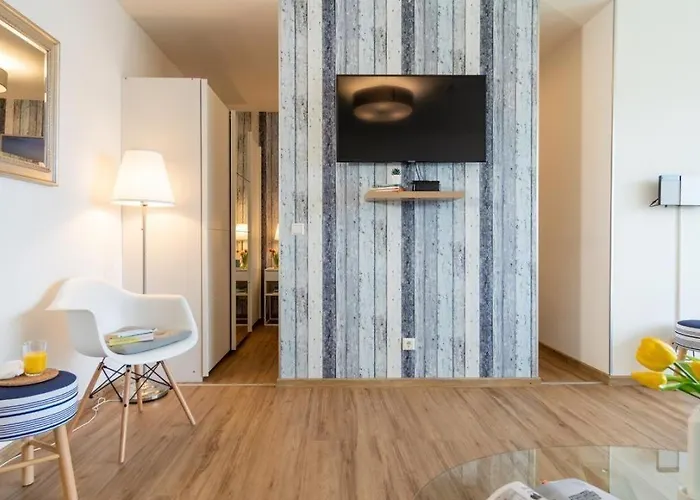 Strandhotel-heiligenhafen-wohnung-101-typ-iv-wasserblick Апартаменты